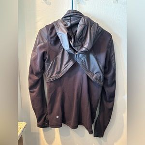 Women’s Lululemon run it rain jacket size 6